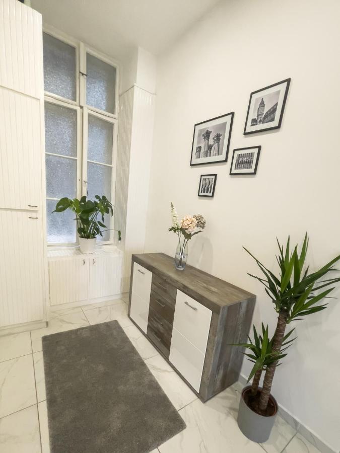 Luxury Riverside Panorama Apartment Budapest Luaran gambar