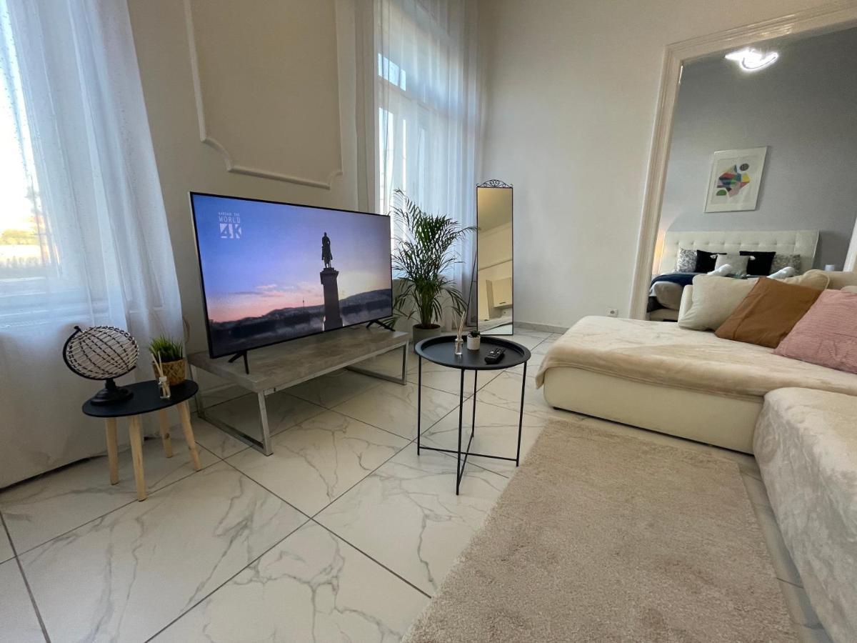 Luxury Riverside Panorama Apartment Budapest Luaran gambar