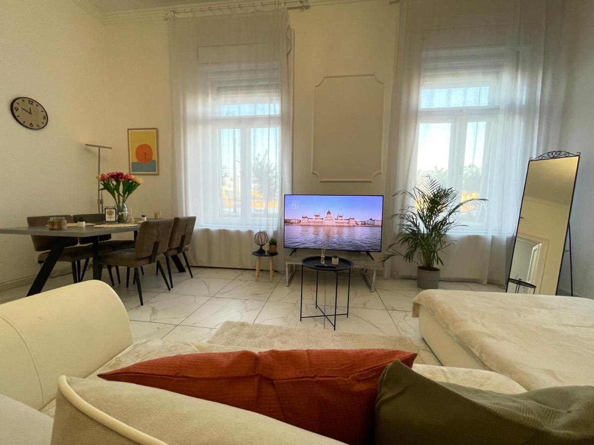 Luxury Riverside Panorama Apartment Budapest Luaran gambar