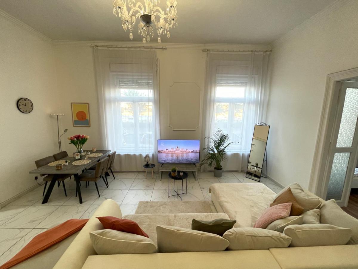 Luxury Riverside Panorama Apartment Budapest Luaran gambar