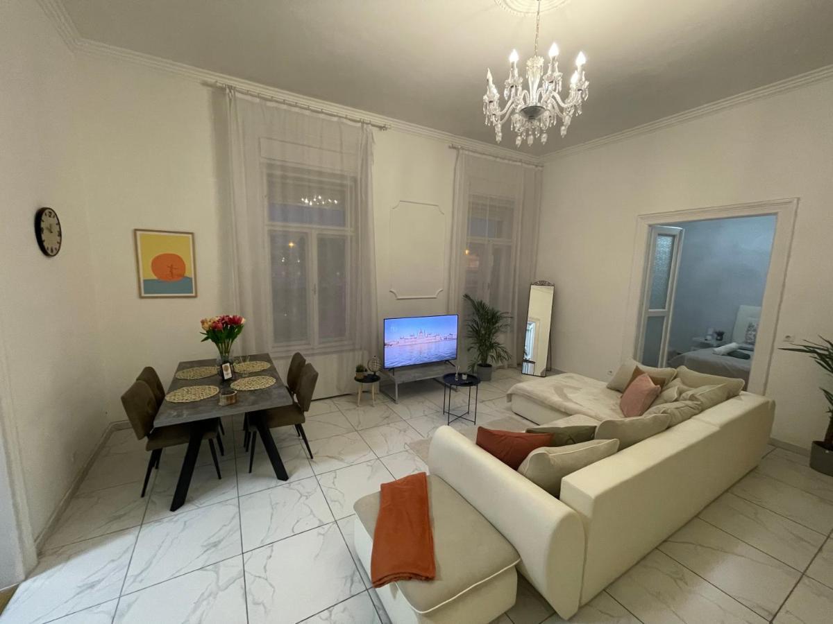 Luxury Riverside Panorama Apartment Budapest Luaran gambar