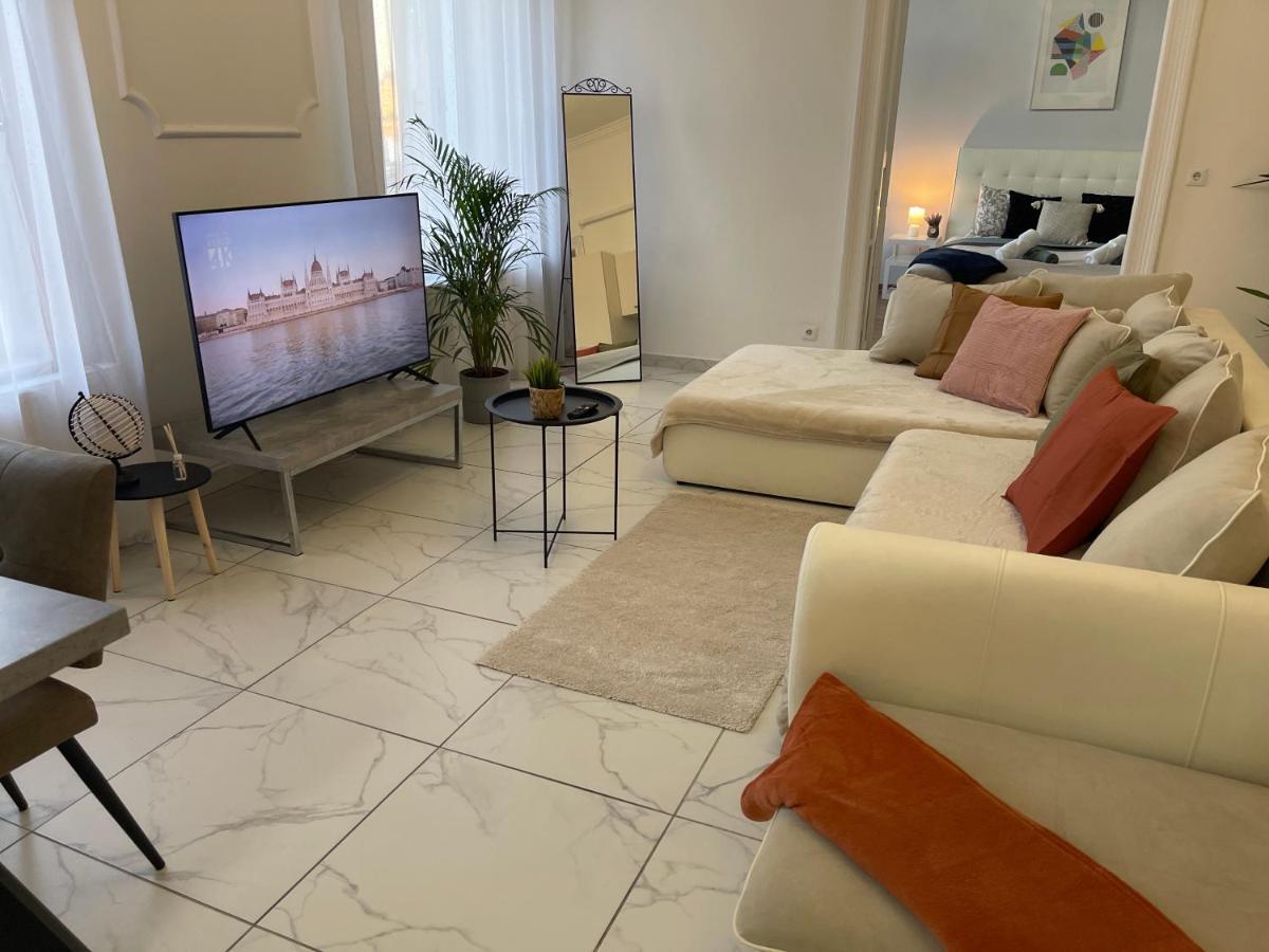 Luxury Riverside Panorama Apartment Budapest Luaran gambar